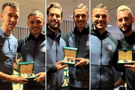 rolex icardi|INTER, Icardi regala un Rolex a tutta la squadra .